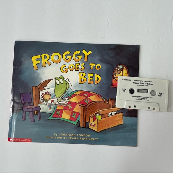 Lot of 5 Read Along Books with Cassettes Arthur, Clifford, Froggy and more! EUC - Picture 7 of 16